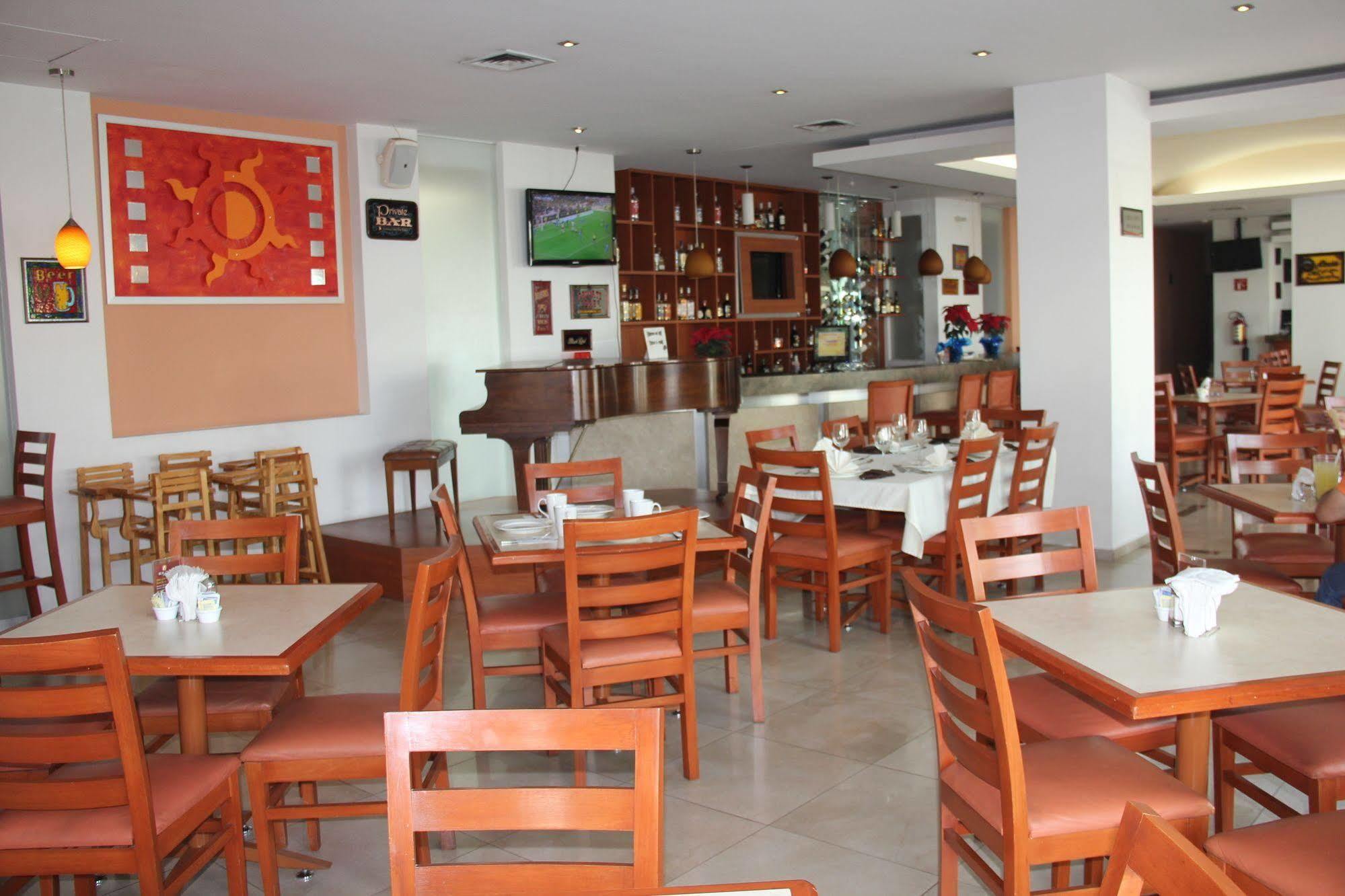 Hotel Real Zapopan Buitenkant foto